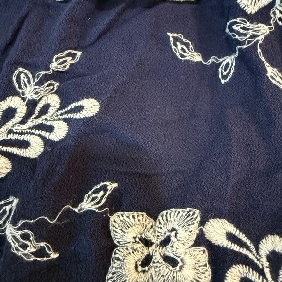Elegant Navy Floral Off-Shoulder Blouse - Picture 4 of 4